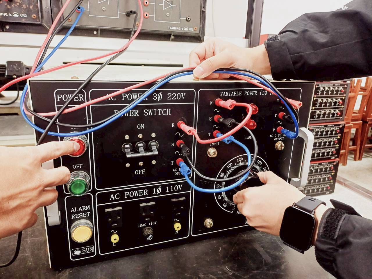 電機概論實驗設備 2