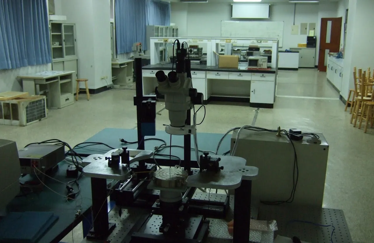 Measurement Lab for Microwave & Photonic Devices