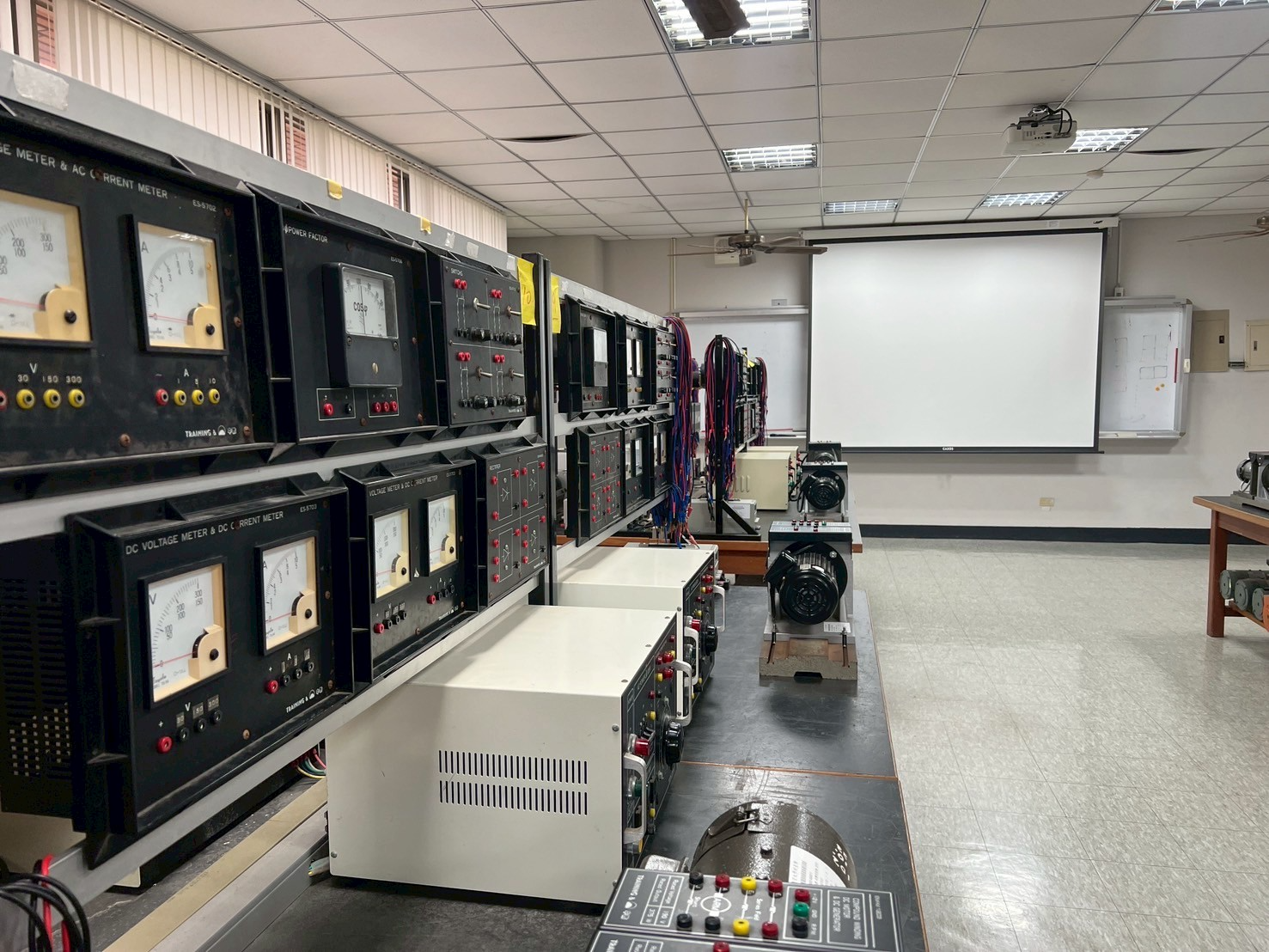 電機概論實驗設備 1