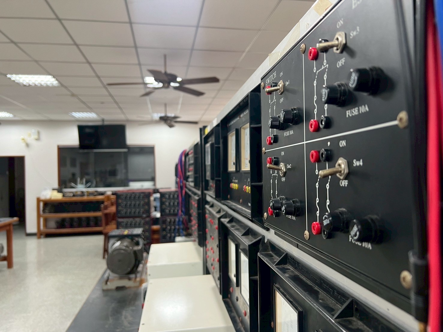 電機概論實驗設備 2